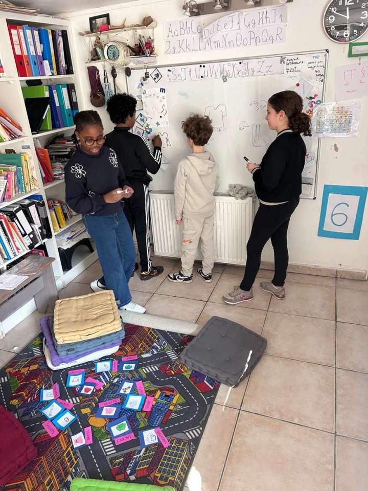Cours anglais apprentissage joyeux enfants Saint-Michel-sur-Orge